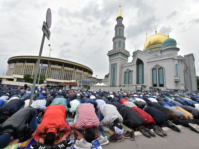 Muslims pray outside the central mosque in Moscow on June 25, 2017, during celebrations of Eid al-Fitr marking the end of the fasting month of Ramadan. / AFP PHOTO / Vasily MAXIMOV        (Photo credit should read VASILY MAXIMOV/AFP/Getty Images)