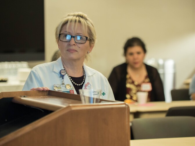 Angela Acevedo Malouf at an Entre Amigos meeting.
