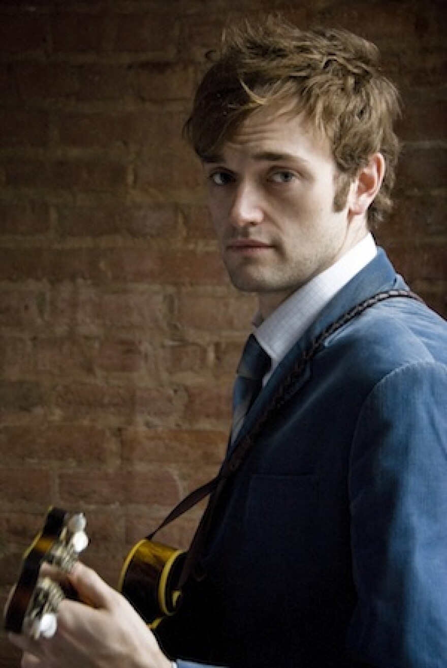 chris-thile-laco.jpg