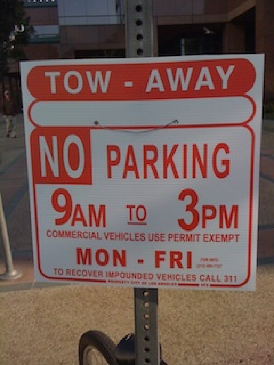 5700-wilshire-tow-zone.jpg