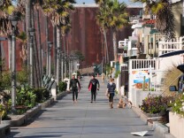 The Manhattan Beach City Council will vote Tuesday on whether to ban most short-term rentals in residential areas.