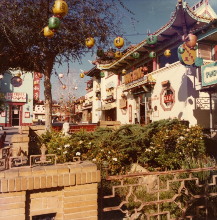 Many Chinese restaurants are located in this plaza, including Phoenix Bakery on the right edge of this photo.