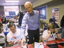Florida Governor Rick Scott is leading a trade delegation to California next month, trying to lure business away from the state's ports.
