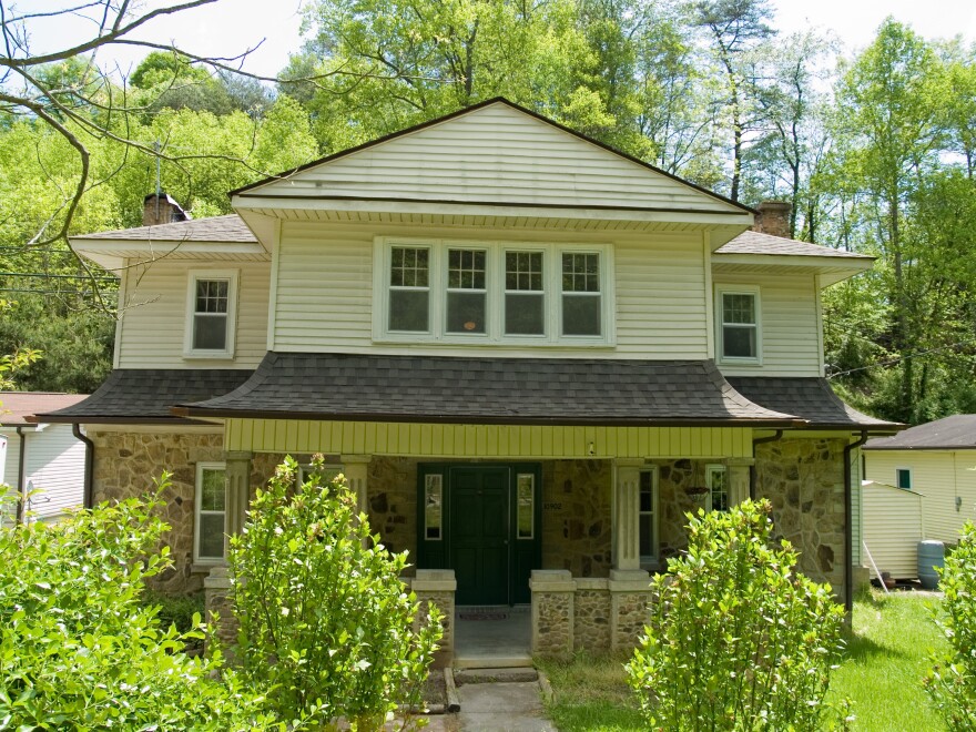 A new senate bill offers foreigners a visa if they purchase homes in the United States in an effort to spur the housing market. 