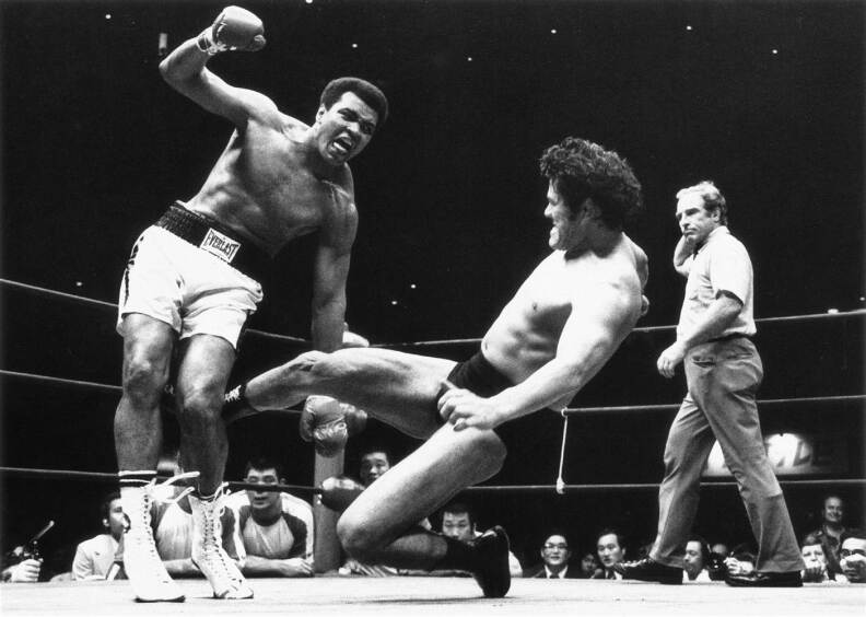 Image of the match between Japanese pro wrestler Antonio Inoki and Muhammed Ali. 