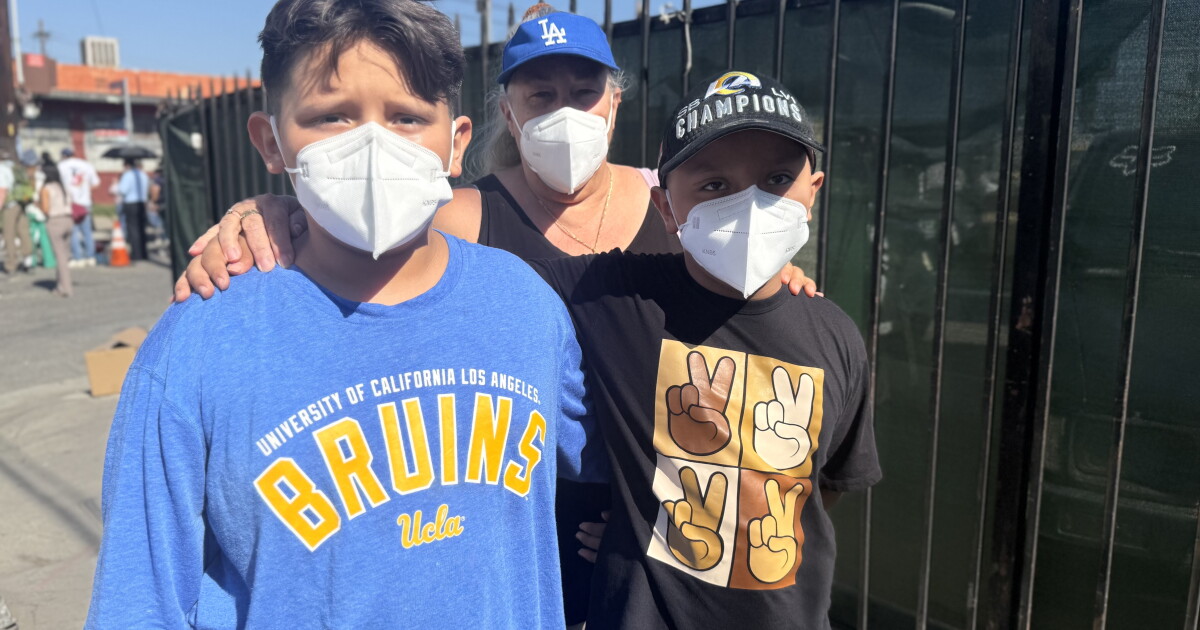 Boyle Heights students Prepare for school amid post-fire stench