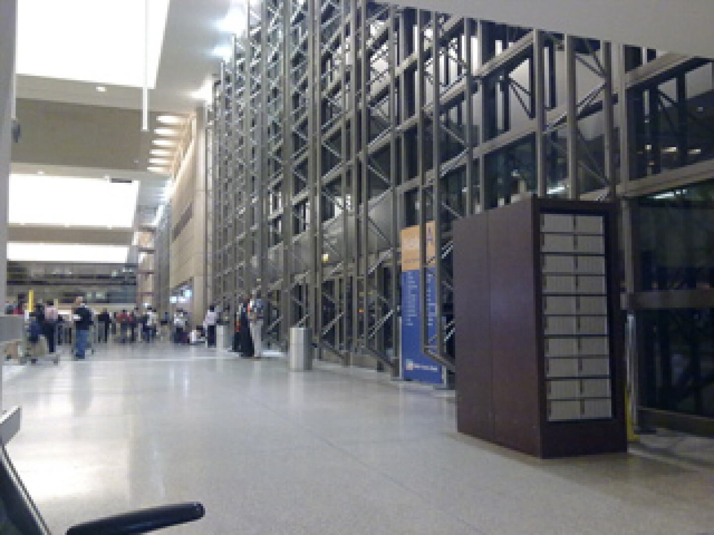 LAX_bradley_term_09.jpg