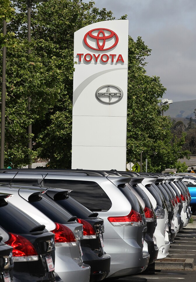 An Orange County-based federal judge says he is finalizing a settlement worth more than $1 billion in cases where motorists say the value of their Toyota vehicles plunged after recalls over claims they unexpectedly accelerated. (File Photo: Toyota cars are displayed on the sales lot at Toyota Marin in San Rafael, California. 
