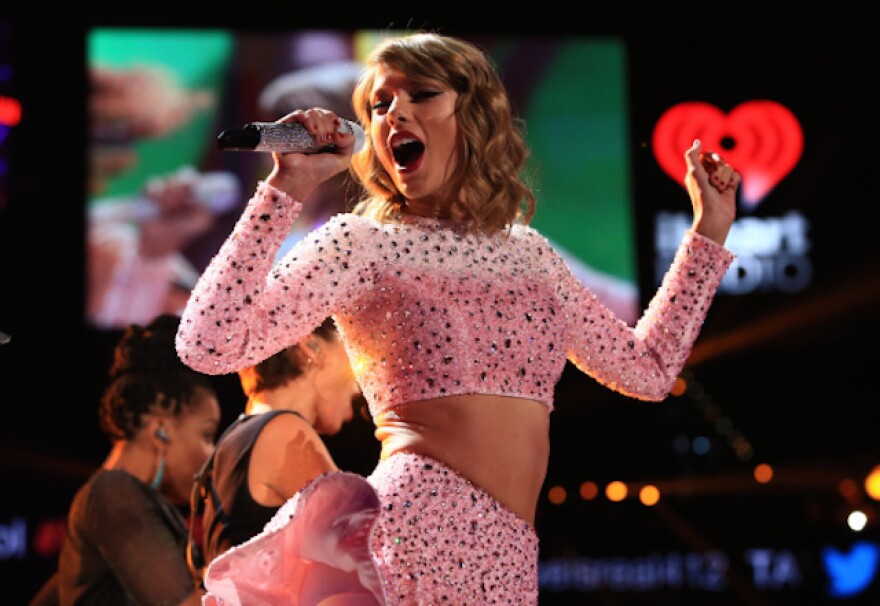taylorswift1.jpg