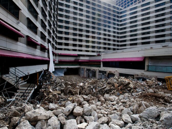 The Wilshire Grand outdoor pool is used to hold debris from each floor. The $1 billion project is set to finish in 2017.