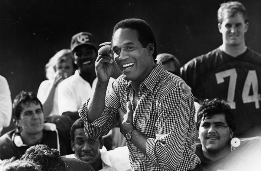 O. J. Simpson talks to Trojan football players about desire, dedication and talent. Photo dated: September 16, 1987. 
