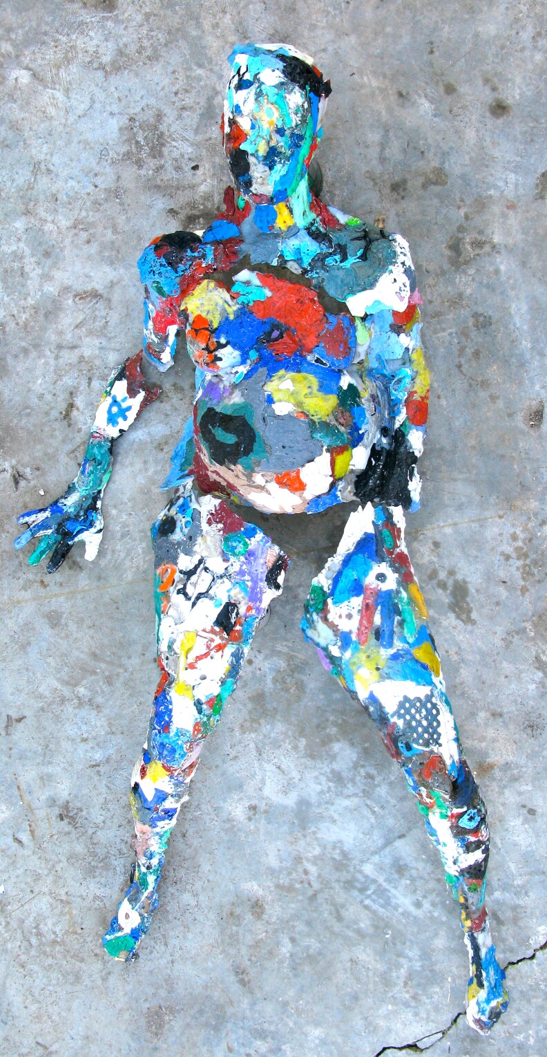 In March 2012, Eriksen made a cast of his then-pregnant wife, Anna Cummins. He later filled it with melted plastic they had collected from around the world.