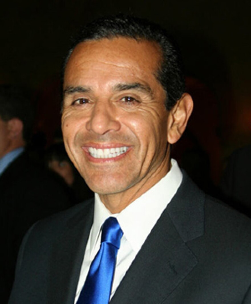 villaraigosa_dinela2010.jpg