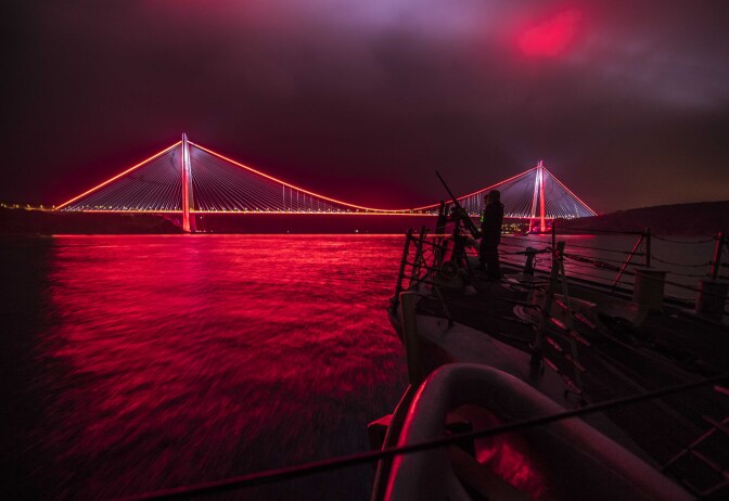 Sonar Technician Surface 3rd Class Seth Chopper Nikki Benak  and Sonar Technician Surface Surface 3rd Class Antony Bey man a .50 caliber machine gun aboard the Arleigh Burke-class guided-missile destroyer USS Carney (DDG 64) as the ship transits the Bosphorus Straits, Feb, 17, 2018. 