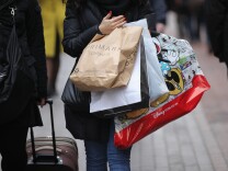 The U.S. Commerce Department reported Friday that consumers increased their spending in June at the fastest pace in four months even though their income growth slowed.
