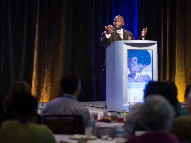Dr. Eric Walsh, City of Pasadena Public Health Department, addresses attendees at the 2014 First Food Forum in San Antonio.