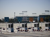 LOS ANGELES - JULY 6:  People wait on line  at the Michael Jackson Memorial Service ticket pick-up area held at a parking lot at Dodger Stadium July 6, 2009 in Los Angeles, California. The Jackson memorial service is to be held at the Staples Center on Tuesday, July 7. Jackson died at the age of 50 at the UCLA Medical Center after going into cardiac arrest on June 25 in Los Angeles, California. (Photo by Michal Czerwonka/Getty Images)