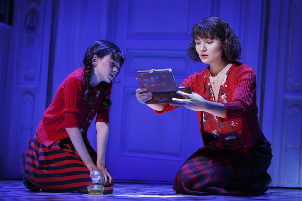 L-R: Savvy Crawford and Phillipa Soo in “Amélie, A New Musical” at Center Theatre Group/Ahmanson Theatre. “Amélie, A New Musical” plays through January 15, 2017. For tickets and information, please visit CenterTheatreGroup.org or call (213) 972-4400. Contact: CTG Publicity/ (213) 972-7376/CTGMedia@ctgla.org. Photo by Joan Marcus.