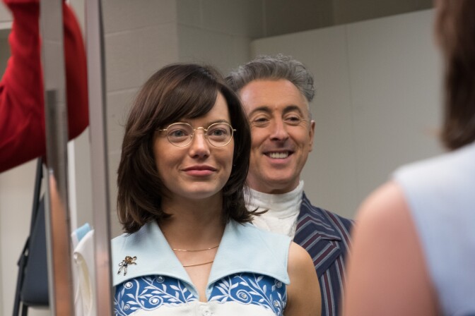 Emma Stone and Alan Cumming in the film BATTLE OF THE SEXES. Photo by Melinda Sue Gordon. © 2017 Twentieth Century Fox Film Corporation All Rights Reserved