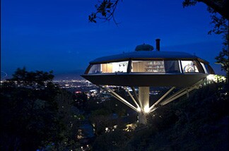 The Chemosphere in Los Angeles was finished in 1960 and designed by John Lautner.