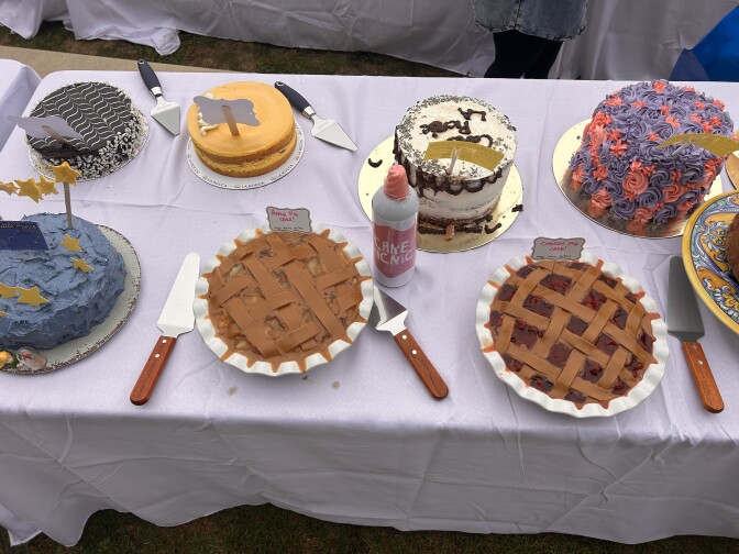 A table with a number of cakes.
