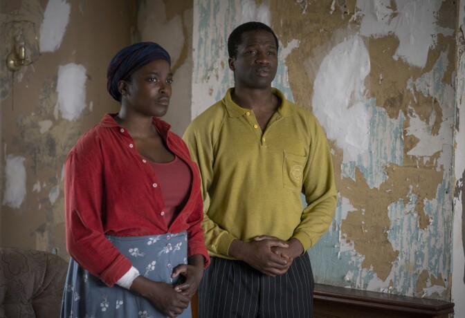 His House: Wunmi Mosaku as Rial Majur, Ṣọpẹ Dìrísù as Bol Majur. Cr. Aidan Monaghan/NETFLIX © 2020
