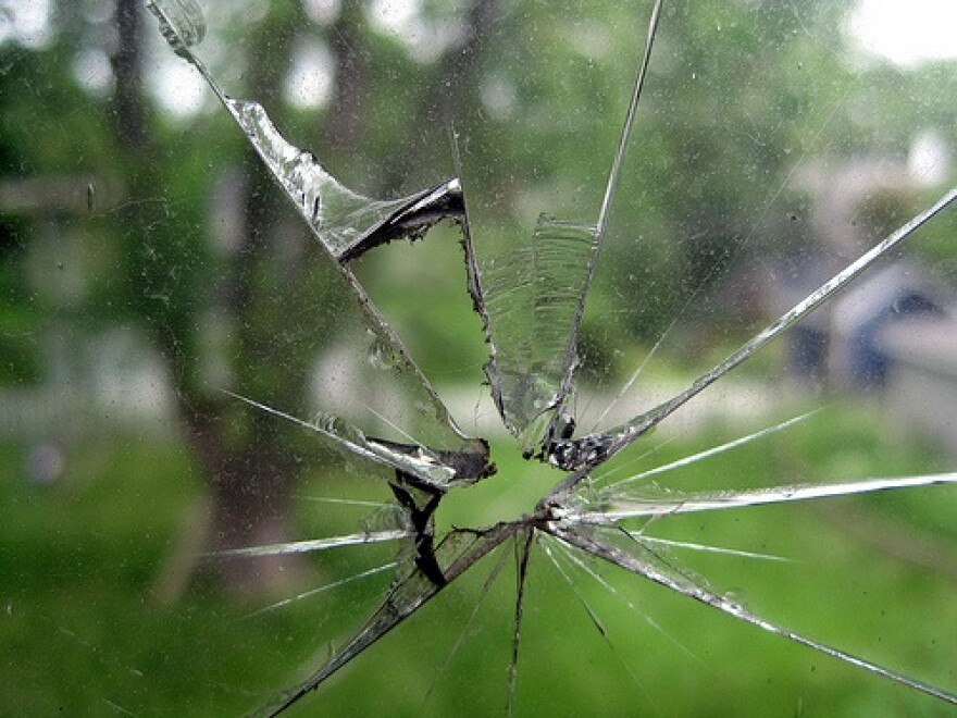 broken_window.jpg