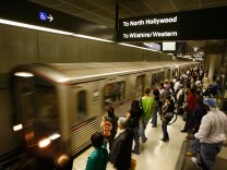 An environmental group that blocked a $237 million commuter rail project in Southern California has agreed to drop its lawsuit. The group opposed a plan to build a Riverside-to-Perris extension of the Metrolink regional train system. (File photo: Passengers board Metro subway trains during rush hour on June 3, 2008 in Los Angeles.)