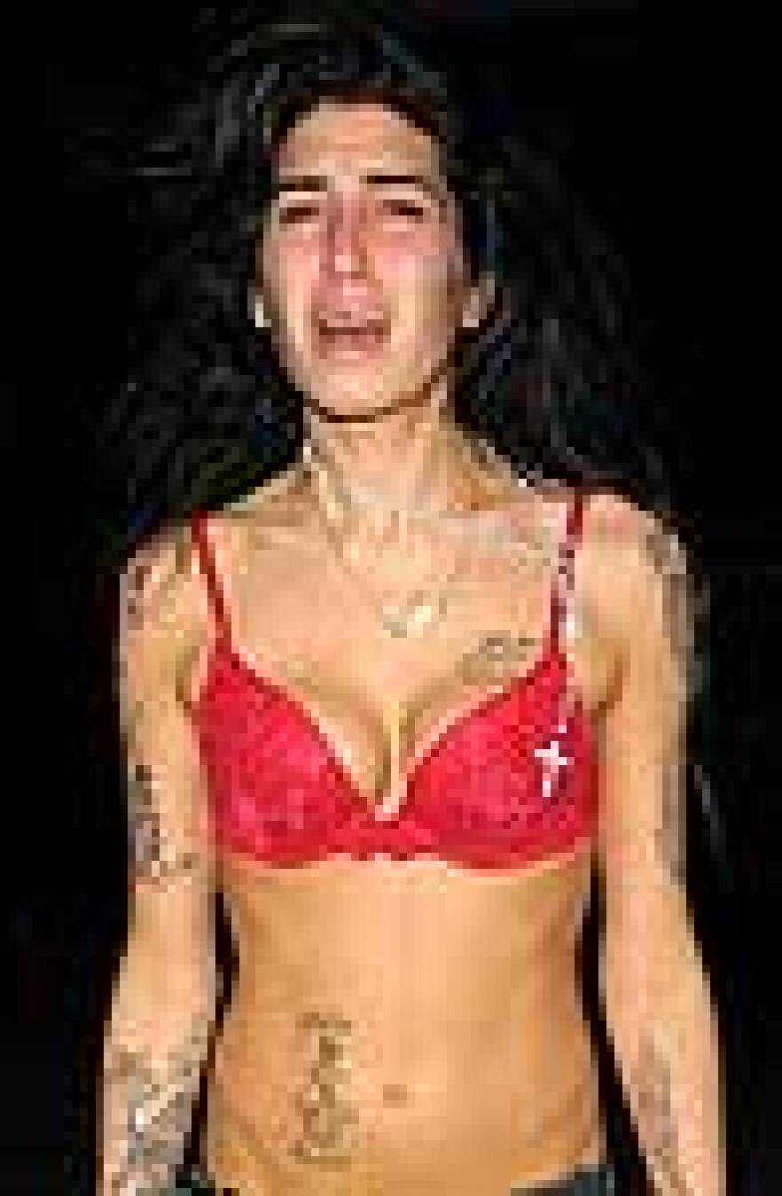 Amy Winehouse cancels her appearance at Coachella
