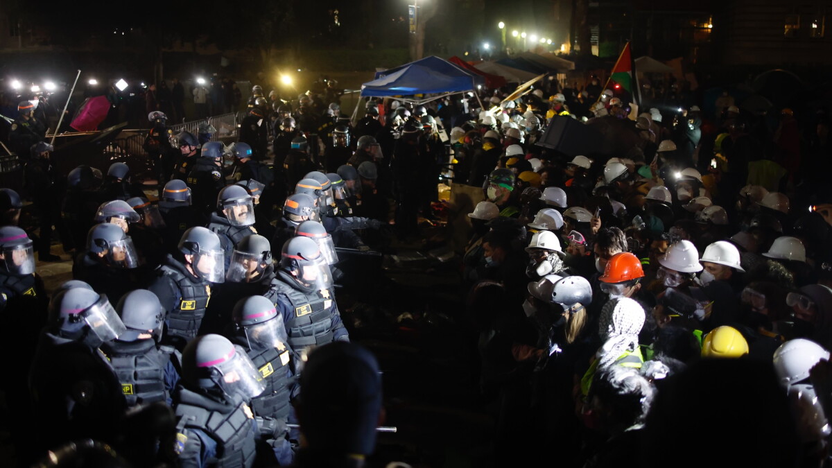 Police In Riot Gear Clear UCLA Encampment, Firing Flash Bangs And Arresting Protesters - Vimarsana News