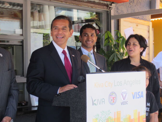 Mayor Villaraigosa sees smiles all around in South L.A.