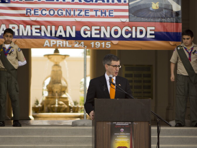 David Mgrublian, who lost seven of his eight grandparents in the Armenian Genocide, delivers the English language keynote.