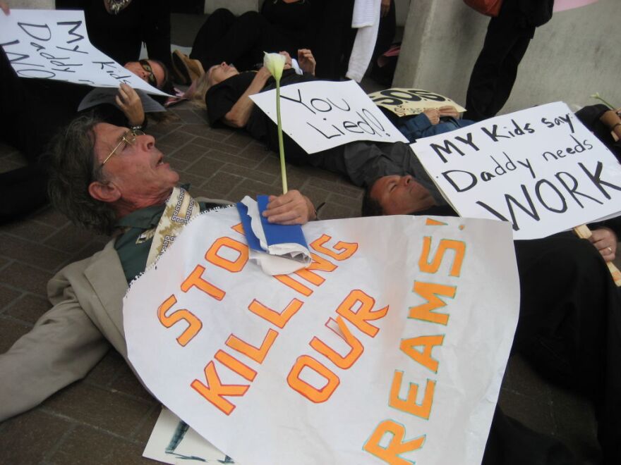L.A. Unified substitute teachers protest a deal between their union and district administrators that gives laid off teachers priority for substitute jobs.