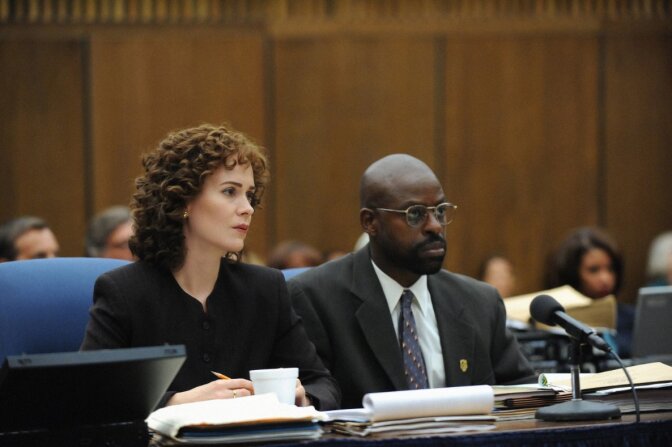 Still of Sarah Paulson and Sterling K. Brown in "The People v. O.J. Simpson: American Crime Story."
