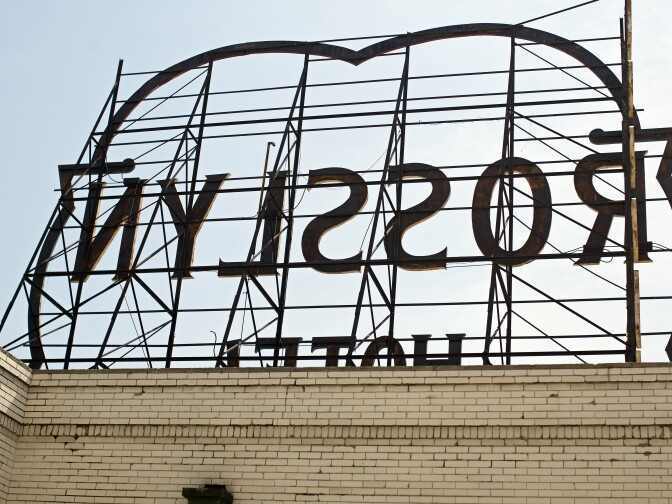 The 91-year-old Rosslyn Hotel Annex still features a rooftop marquee, with red neon hearts that are a tribute to the Hart brothers who built the hotel.