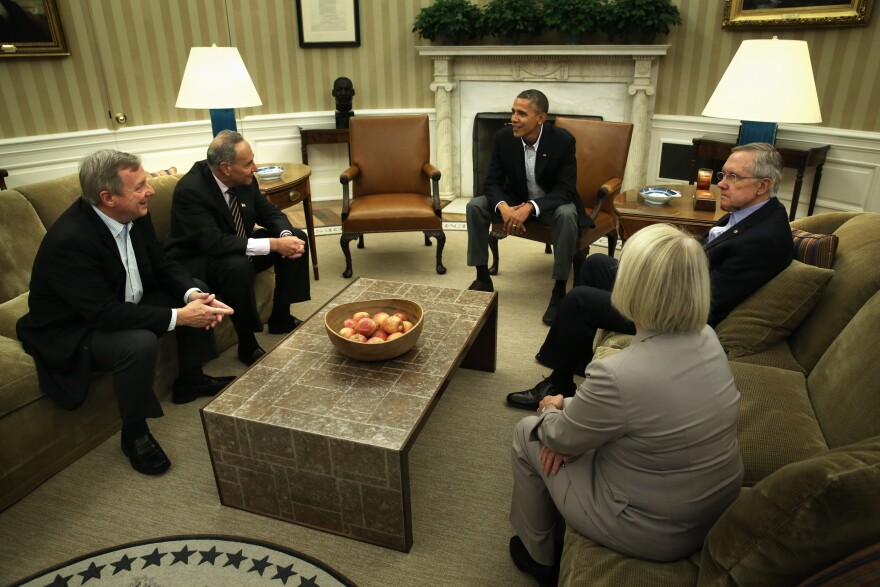 U.S. President Barack Obama (C) meets with Senate Democratic leadership, (L-R) Senate Majority Whip Sen. Richard Durbin (D-IL), Sen. Charles Schumer (D-NY), Sen. Patty Murray (D-WA), and Senate Majority Leader Sen. Harry Reid (D-NV) to discuss the government shutdown and the nation's debt ceiling in the Oval Office of the White House October 12, 2013 in Washington, DC. 