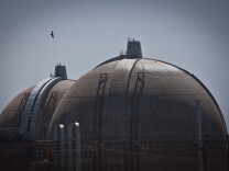 California Senator Barbara Boxer told the chair of the Nuclear Regulatory Commission she wants public hearings and an investigation before any restart of the San Onofre Nuclear Generating Station. The San Onofre nuclear plant has been offline since a radioactive leak from a damaged steam generator tube January 31, 2012. Southern California Edison has submitted a restart plan to the NRC.  