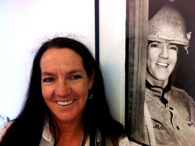 Ironworker Sue Mann with her Gil Garcetti portrait during the building of Disney Hall.