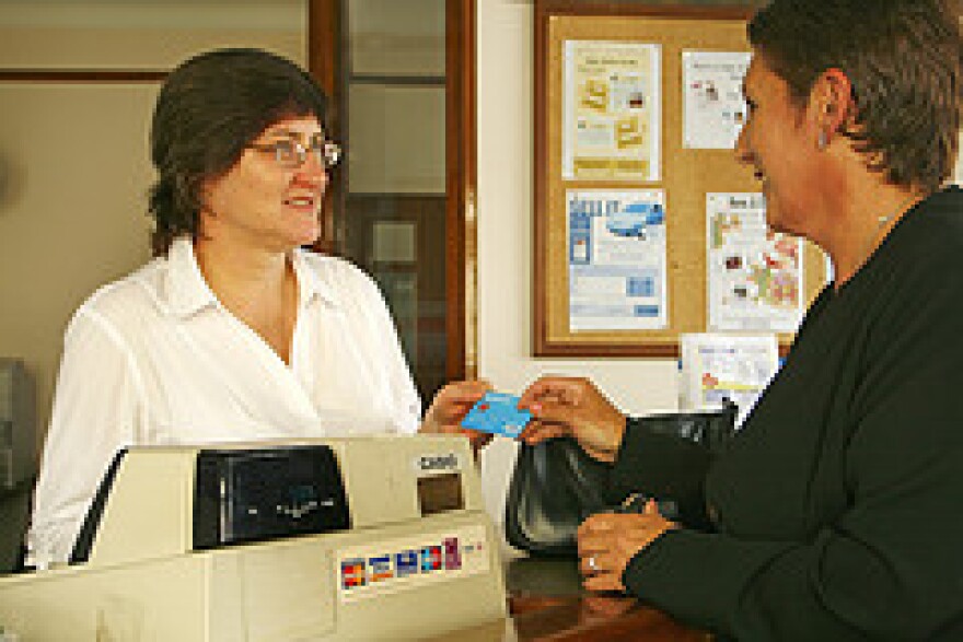 customer_paying.jpg