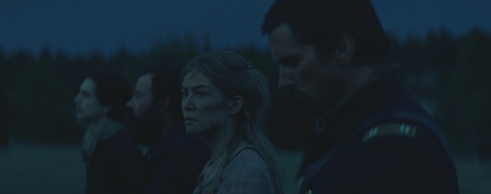 Rosamund Pike and Christian Bale in "Hostiles."