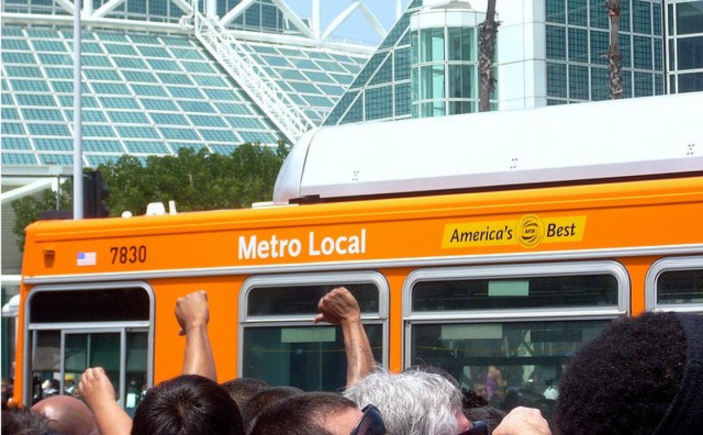metro-bus-parade.jpg