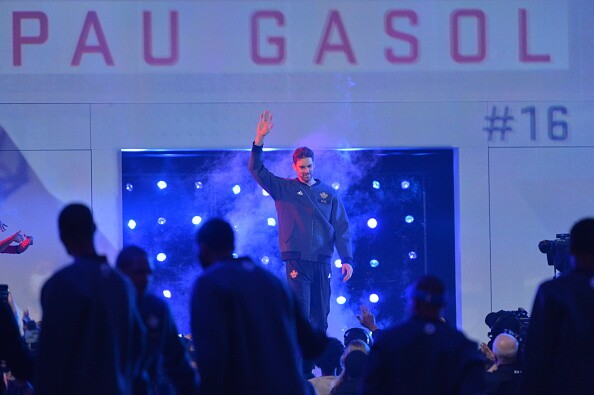 TORONTO, CANADA - FEBRUARY 14:  Paul Gasol waves to the fans prior to the NBA All-Star Game as part of the 2016 NBA All Star Weekend on February 14, 2016 at the Air Canada Centre in Toronto, Ontario, Canada.  NOTE TO USER: User expressly acknowledges and agrees that, by downloading and or using this Photograph, user is consenting to the terms and conditions of the Getty Images License Agreement.  Mandatory Copyright Notice: Copyright 2016 NBAE (Photo by Jesse D. Garrabrant/NBAE via Getty Images)