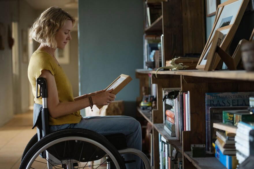 Penguin Bloom (2021): Naomi Watts as Sam Bloom Cr. Cameron Bloom / Netflix