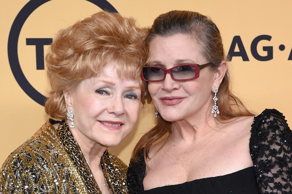 LOS ANGELES, CA - JANUARY 25:  Actresses Debbie Reynolds (L), recipient of the Screen Actors Guild Life Achievement Award, and Carrie Fisher pose in the press room at the 21st Annual Screen Actors Guild Awards at The Shrine Auditorium on January 25, 2015 in Los Angeles, California.  (Photo by Ethan Miller/Getty Images)