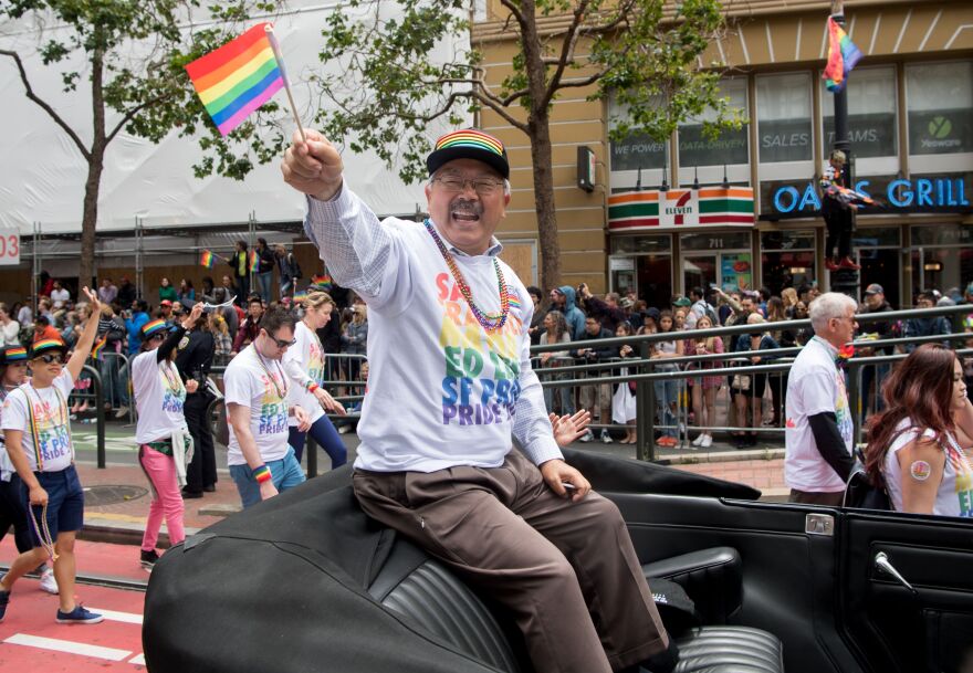 San Francisco Mayor Ed Lee waves to a cheering crowd along the San Francisco Pride parade route in San Francisco, California on June 25, 2017. / AFP PHOTO / Josh Edelson        (Photo credit should read JOSH EDELSON/AFP/Getty Images)