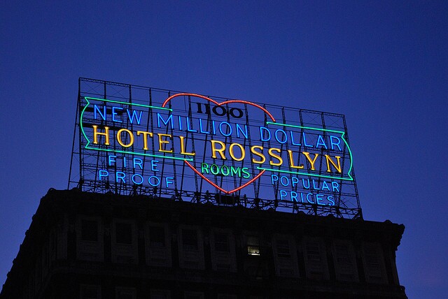 Rosslyn_Hotel_sign.jpg
