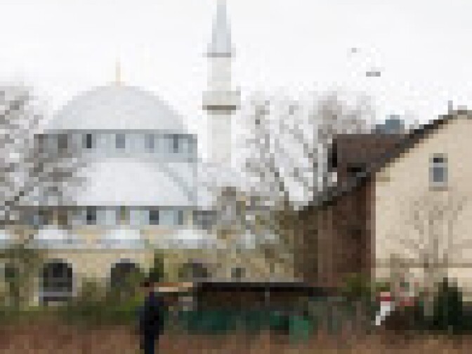 Exterior view taken on March 17, 2008 shows a mosque in Duisburg-Marxloh, western Germany, which is to be inaugurated on October 26, 2008. The mosque, with a 34-meter-high minaret is supposed to become Germany's biggest.