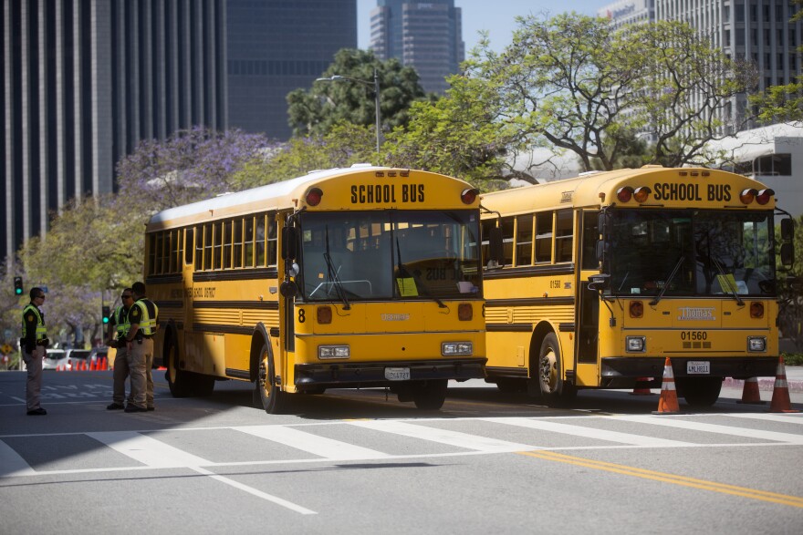 File: School buses.