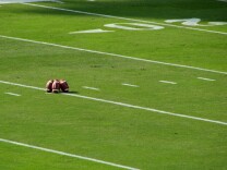 Q:  Can a team score 100 points in a football game...and lose??
A:  Yes, and it happened this weekend here in Texas with six-man high school football...the result:
Throckmorton 102,  May 100....in 5 overtimes
now that was a game i wish i had been to...  ;-)

<i>DKR Texas Memorial Stadium...Austin, TX...September 20, 2008</i>
  