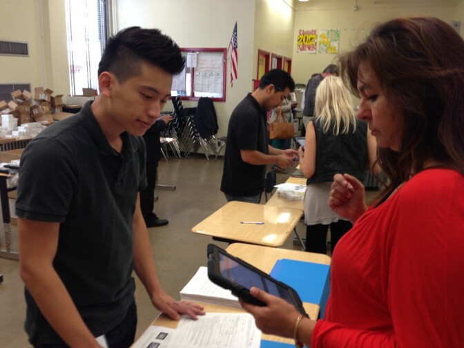 L.A. Unified is handing out iPads to 1,500 teachers in first part of technology program. When school starts next week, 30,000 teachers will be using the devices